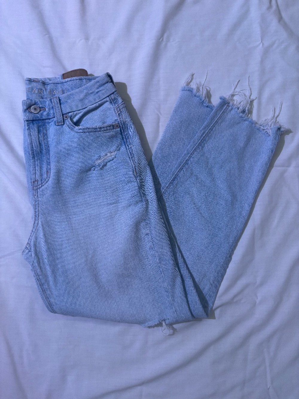 AE Strigid Curvy Ripped Mom Jean Short